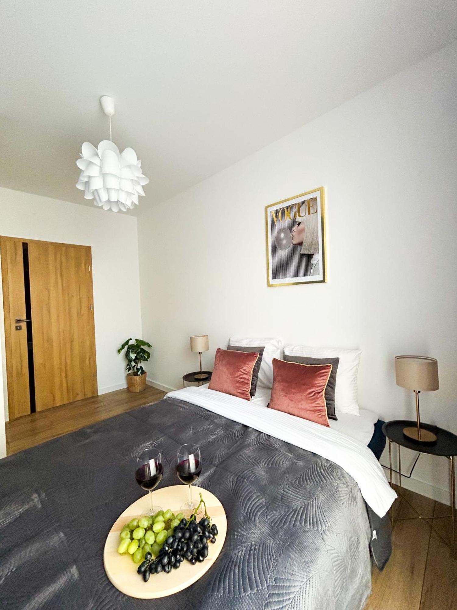 Lumina Stylish 3-Room Apart With Balcony Lodz  Ngoại thất bức ảnh